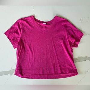 WILFRED | Aritzia | Weekend Cropped Short Sleeve Tshirt in Fuschia | Size L